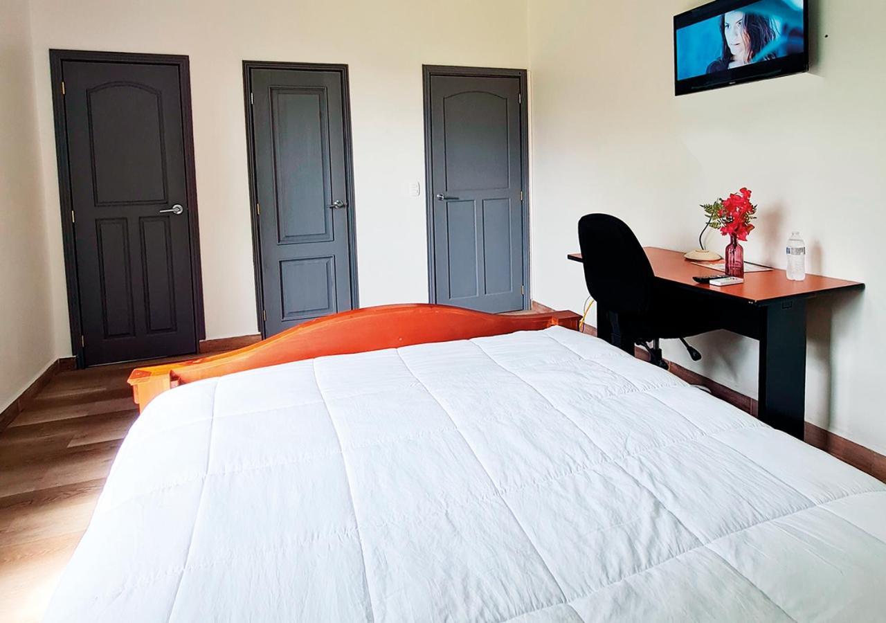 Hotel Cocoview, Bar & Restaurante 安赫莱斯镇 外观 照片