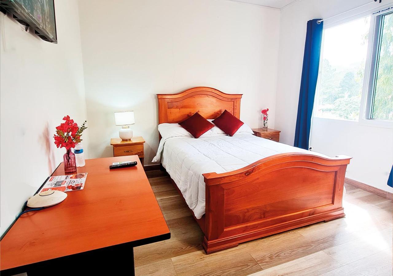 Hotel Cocoview, Bar & Restaurante 安赫莱斯镇 外观 照片